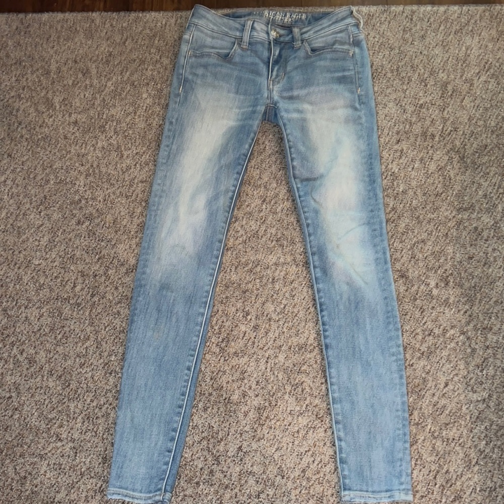 American Eagle Light Wash Skinny Jeans